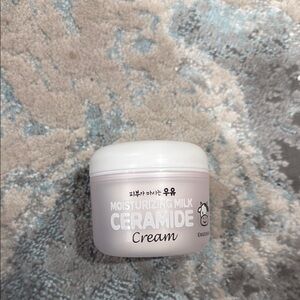 Moisturizing Milk Ceramide Cream - White